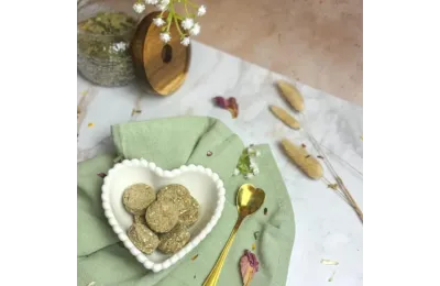 Equibio-Sport Banana & Nettle &ndash; Organic Horse Treats (100 g) | EquiNatBio