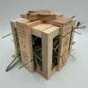 Caja de regalo de madera &ndash; Comedero artesanal de heno para conejos - Bun Box Society
