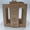 Caja de regalo de madera &ndash; Comedero artesanal de heno para conejos - Bun Box Society