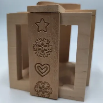 Caja de regalo de madera &ndash; Comedero artesanal de heno para conejos - Bun Box Society