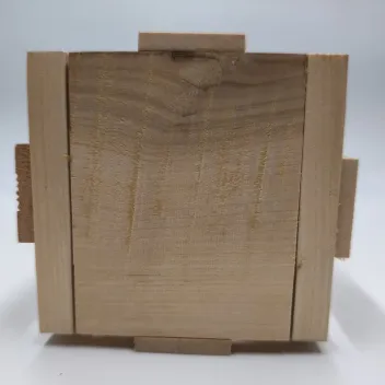 Caja de regalo de madera &ndash; Comedero artesanal de heno para conejos - Bun Box Society