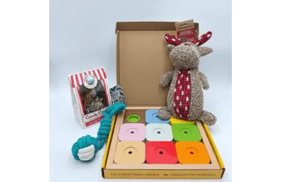 Cofanetto di Natale per cani di taglia media &ndash; Giochi & Snack premium &ndash; Merlin & Cie