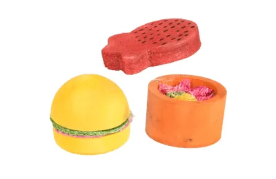 Giocattolo da Mordere per Conigli &ndash; Bernie Mix Fragola, Hamburger & Barattolo (Set da 3)