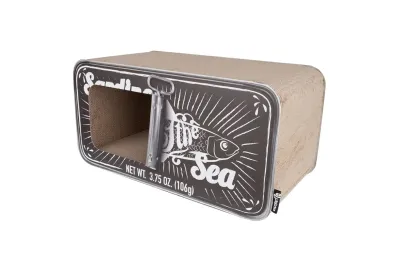 Kratzm&ouml;bel und Versteck f&uuml;r Katzen 2-in-1 &ndash; Sardinen-Dose &ndash; aus recyceltem Karton - District 70